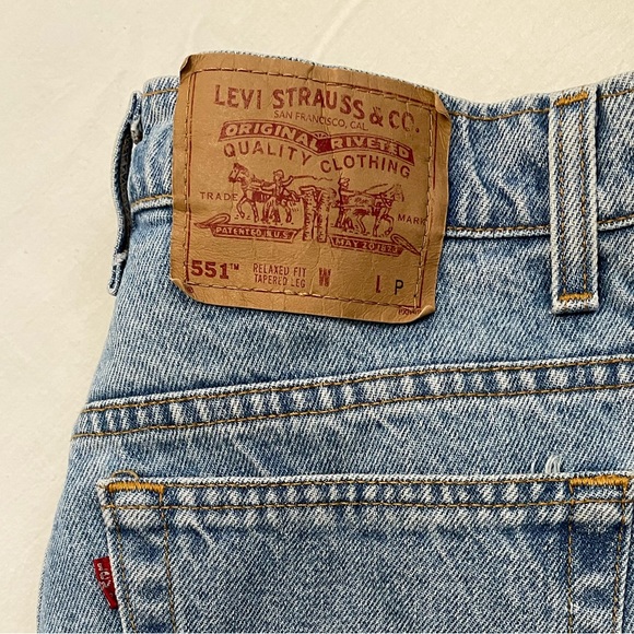 Vintage Levi's 551 Relaxed Tapered 10 12 Petite - Picture 2 of 10